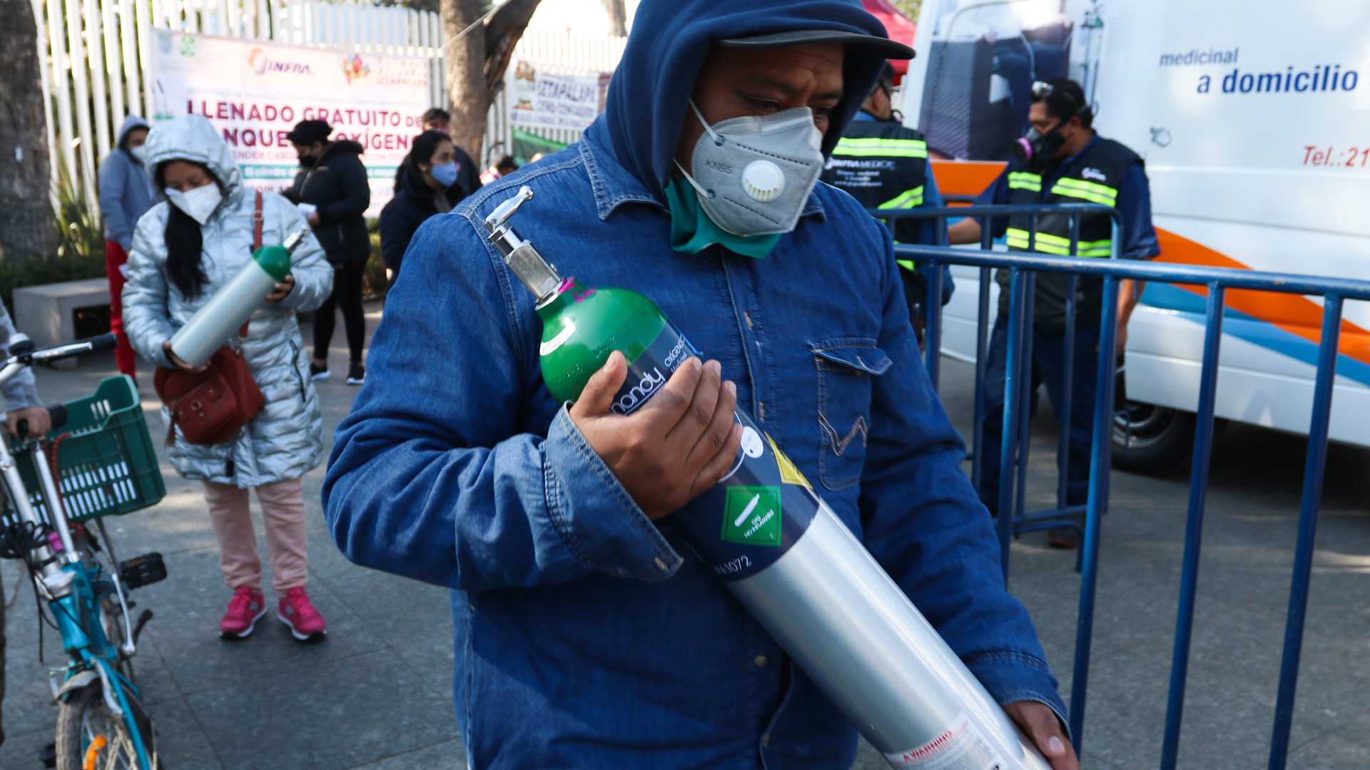 Proponen dar 7 años de cárcel a quien lucre con tanques de oxígeno en CDMX