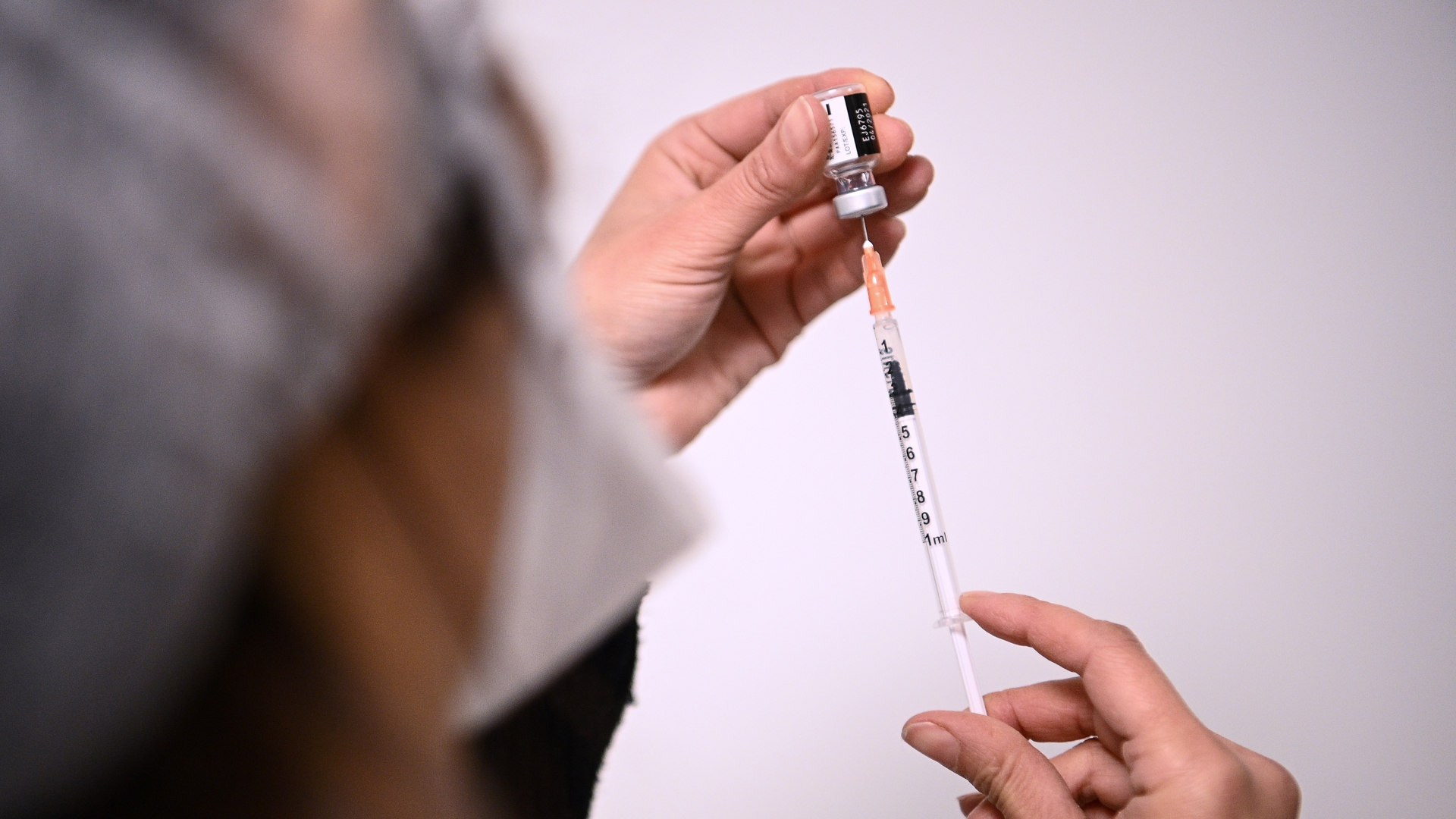 Plan de vacunación masiva contra COVID-19 se presentará este martes, confirma López-Gatell