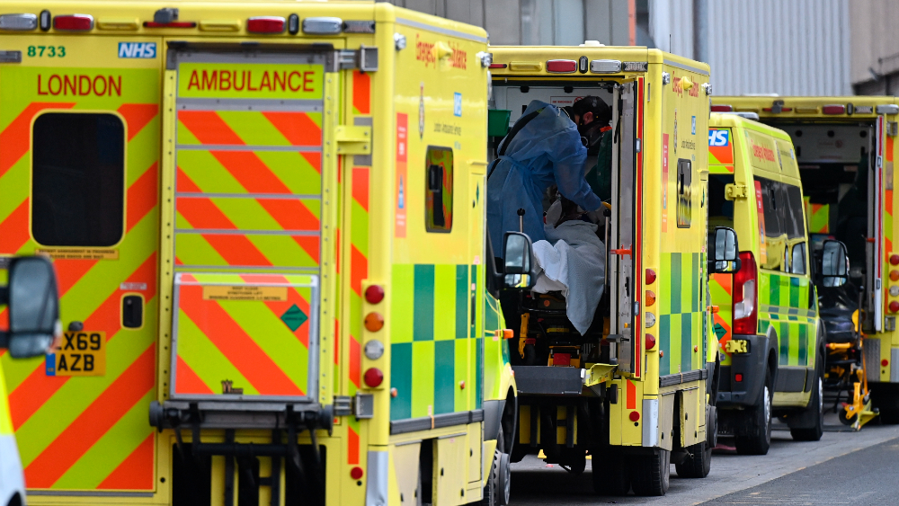 Boris Johnson alerta de que escasea el oxígeno en algunos hospitales