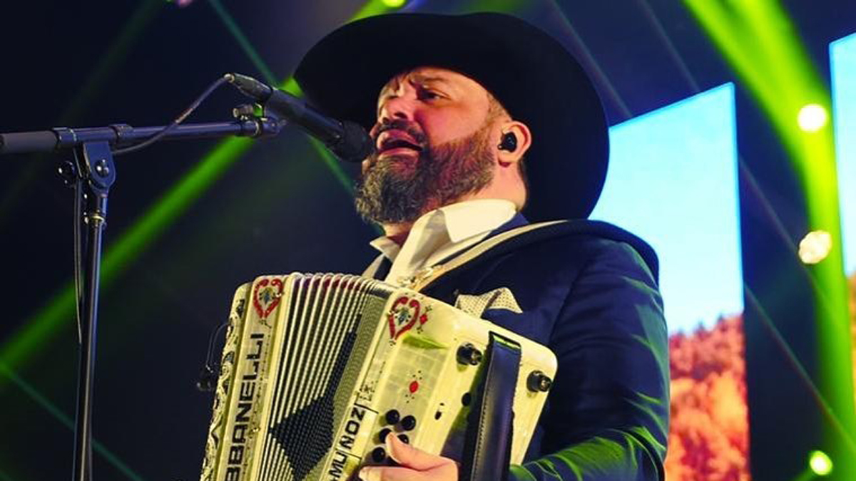 Vocalista de Intocable niega ‘palancas’ para vacunarse contra COVID-19