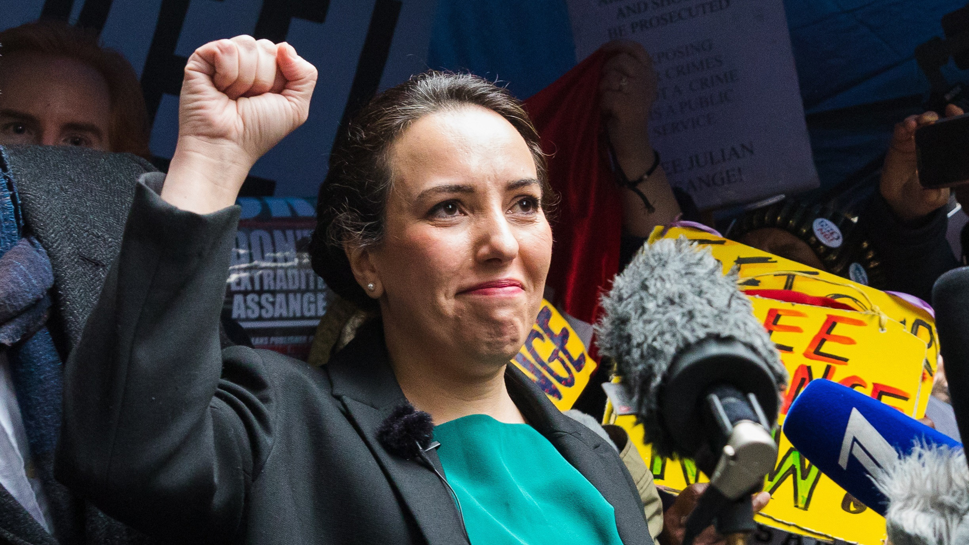 Pareja de Assange pide a EE.UU. retirar cargos y que lo perdonen
