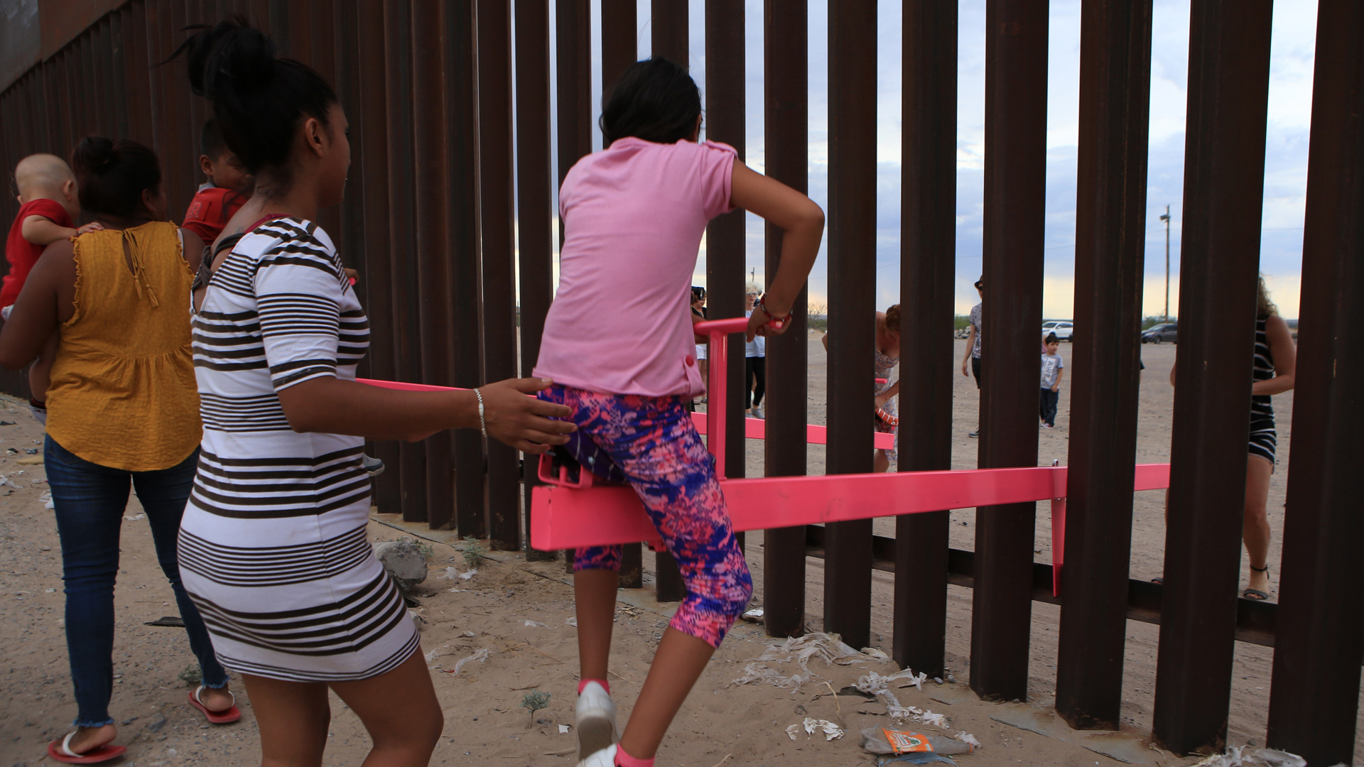 Subibaja en muro fronterizo entre México y EE.UU. gana mejor diseño del año