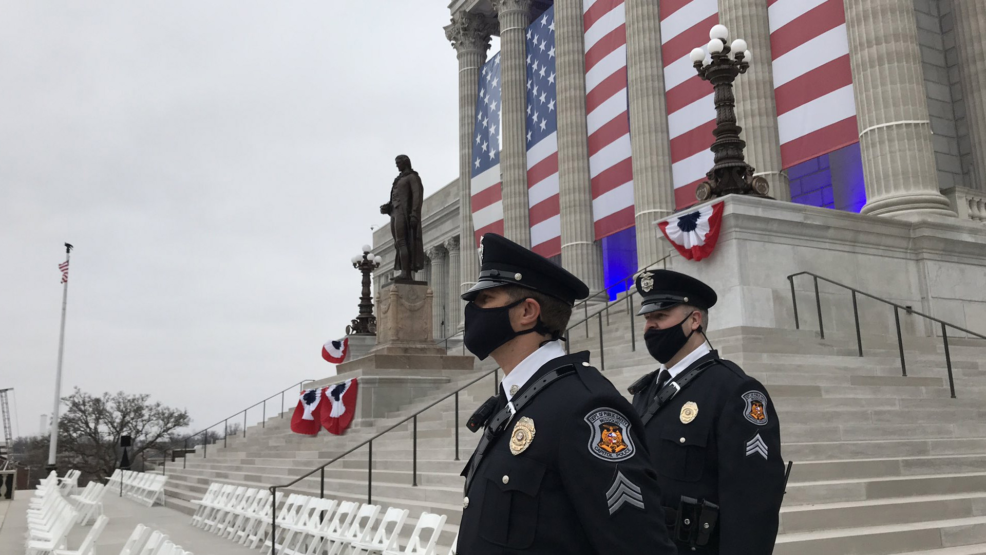 Suman varios policías del Capitolio suspendidos en medio de investigación por disturbios