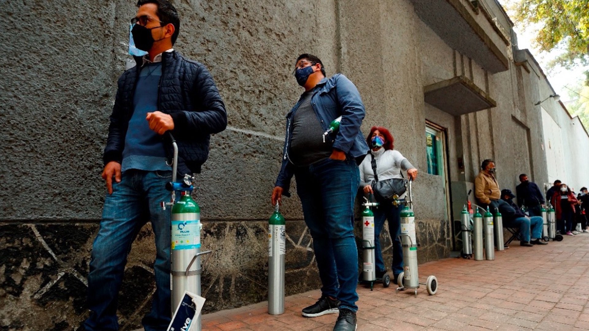 Delincuencia estaría involucrada en incremento en precio de tanques de oxígeno