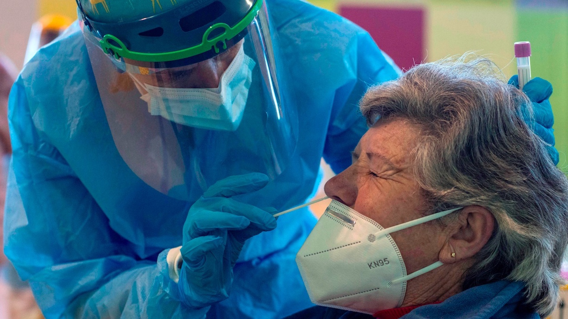 Imponen más restricciones en España debido al COVID-19 pero sin confinamiento domiciliario