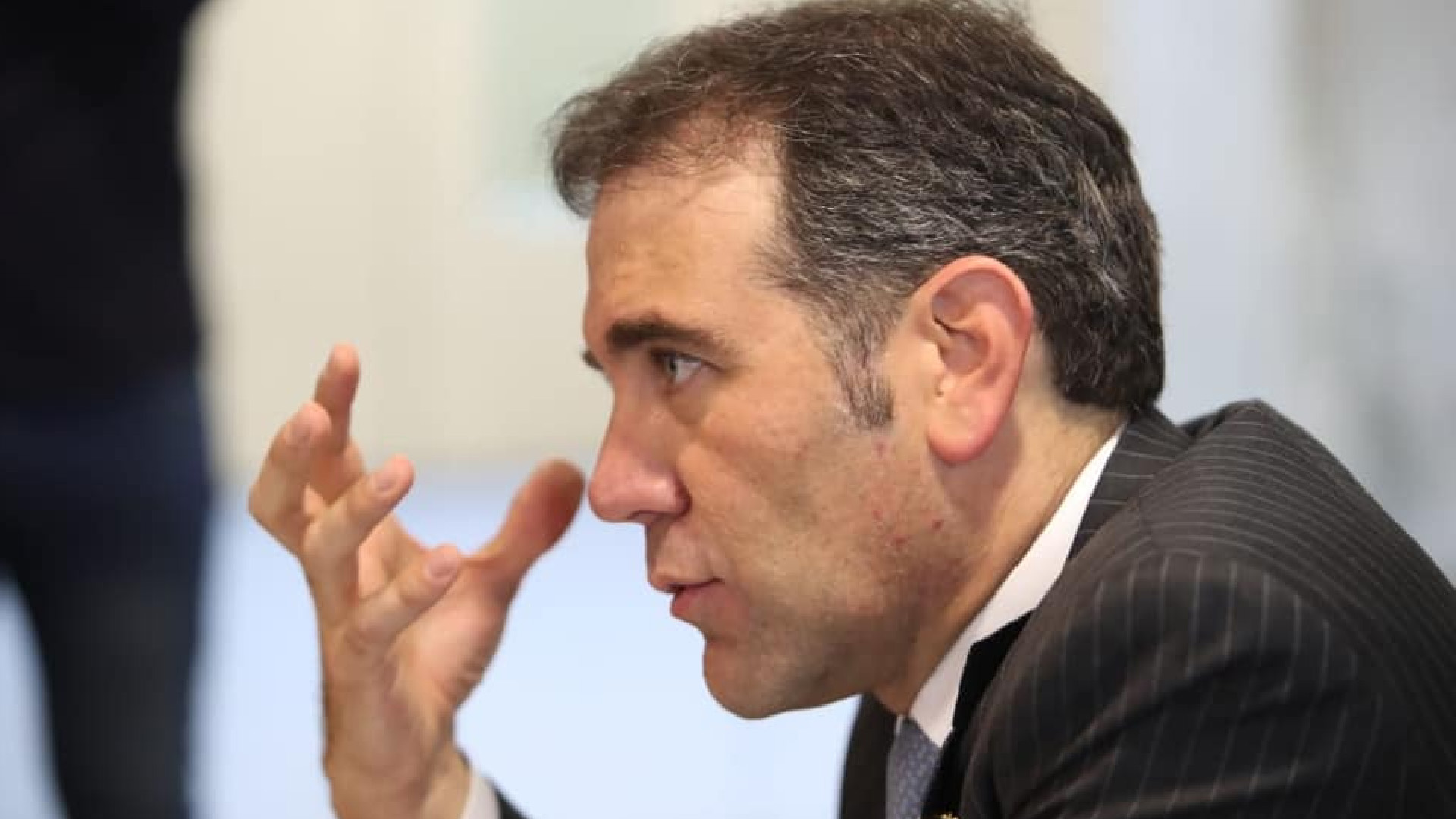 Transmisión íntegra de ‘mañaneras’ habrá de suspenderse en campañas, sostiene Lorenzo Córdova