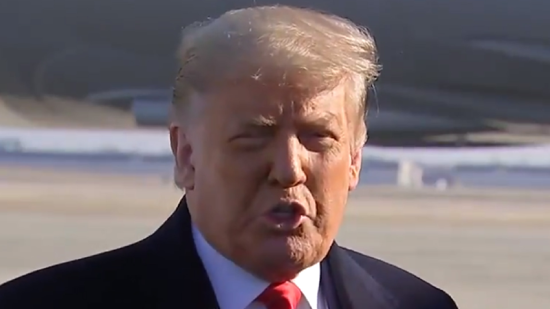 Trump visitó por última vez el muro que México no pagó