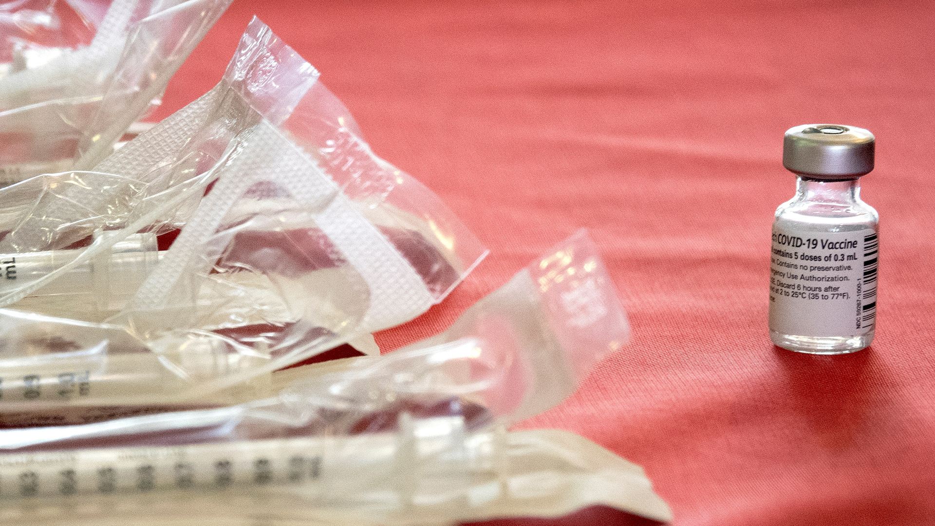 Personas con alergia grave a vacuna contra COVID-19 no deben recibir segunda dosis: López-Gatell