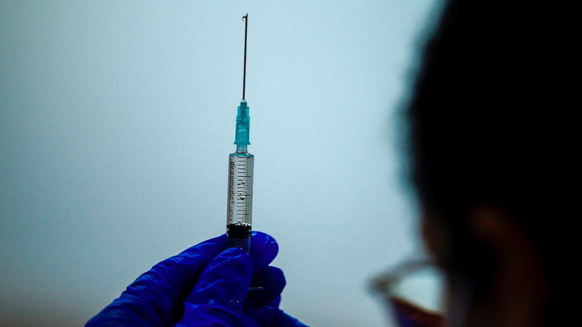 Administración de Joe Biden contempla vacunar contra COVID-19 a migrantes indocumentados