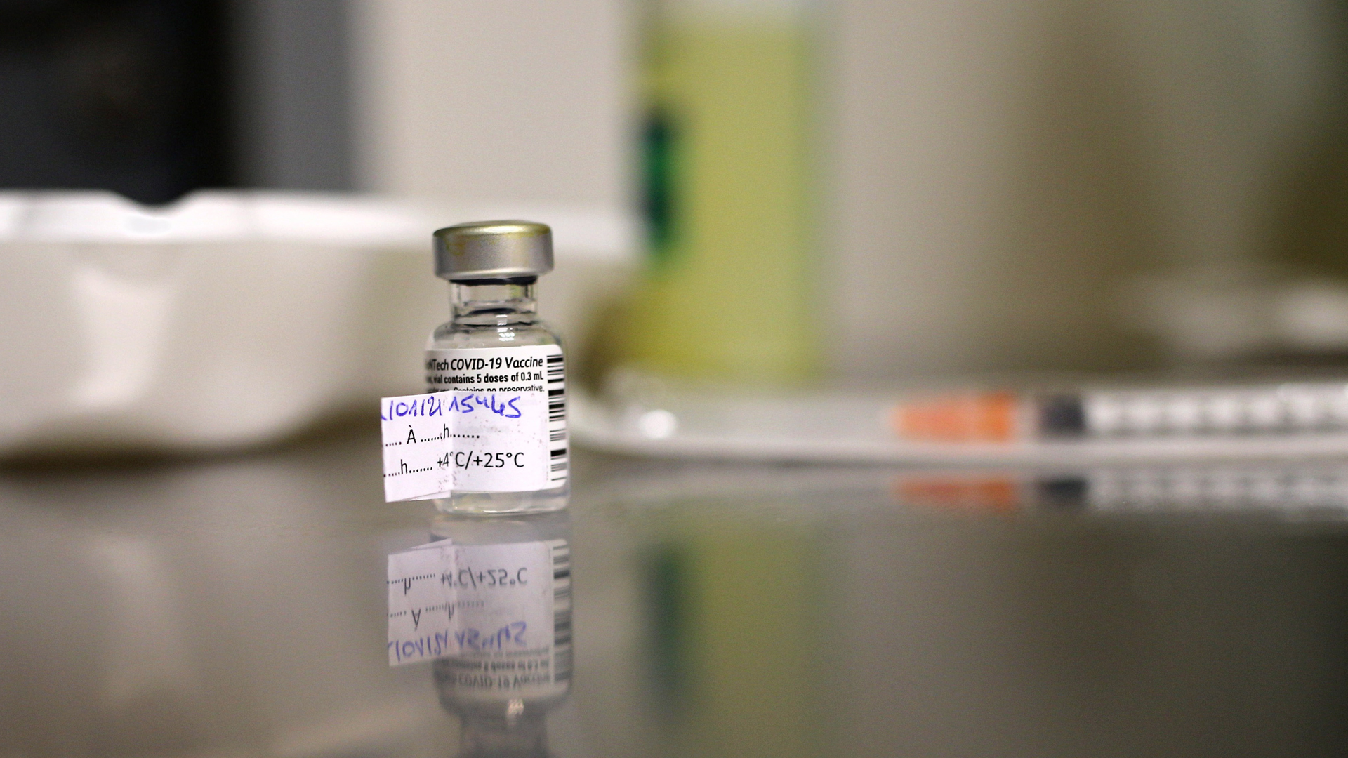 México reclama a gobernador de Nebraska por excluir a migrantes de vacunación contra COVID-19