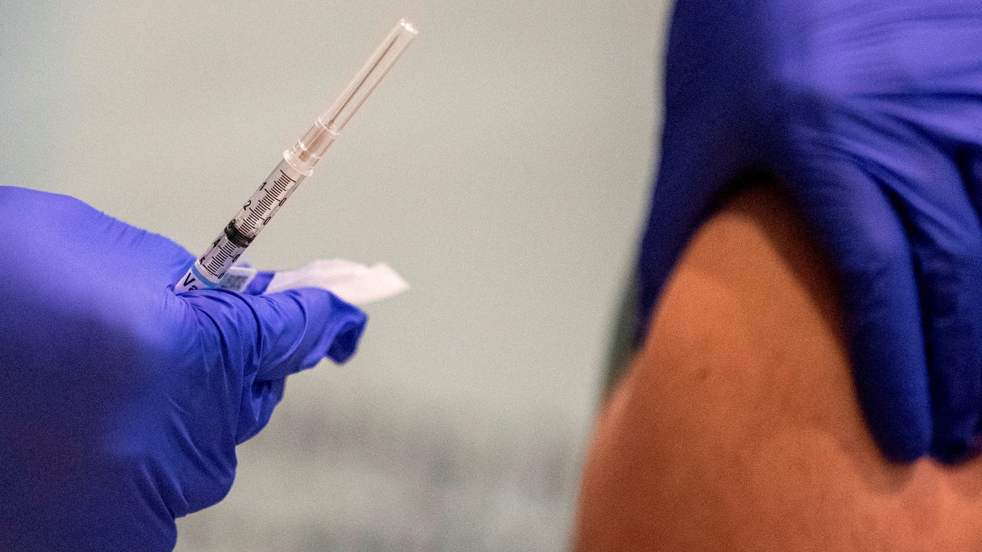 Johnson & Johnson pide en EE.UU. autorización de emergencia de su vacuna contra COVID-19