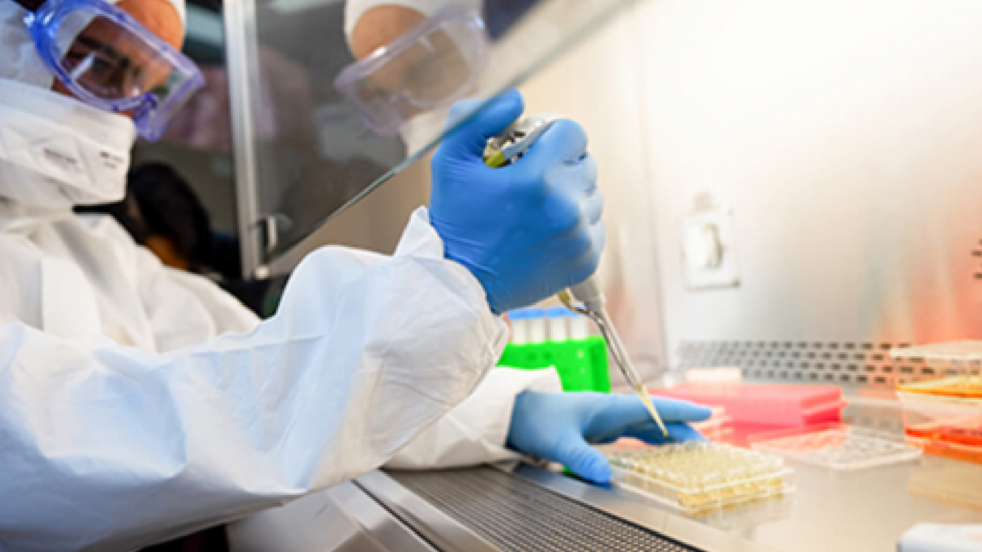 Vacuna de Novavax contra COVID-19 de Reino Unido demuestra eficacia del 89.3 % en Fase 3