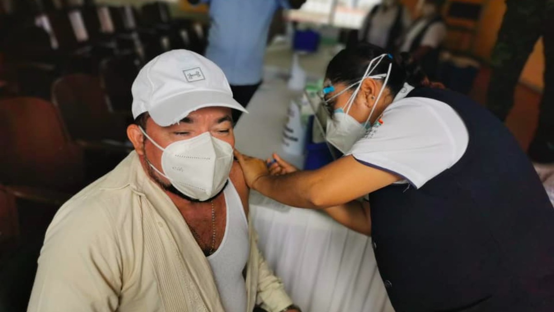 Inicia vacunación de profesores en Campeche con miras al reinicio de clases presenciales