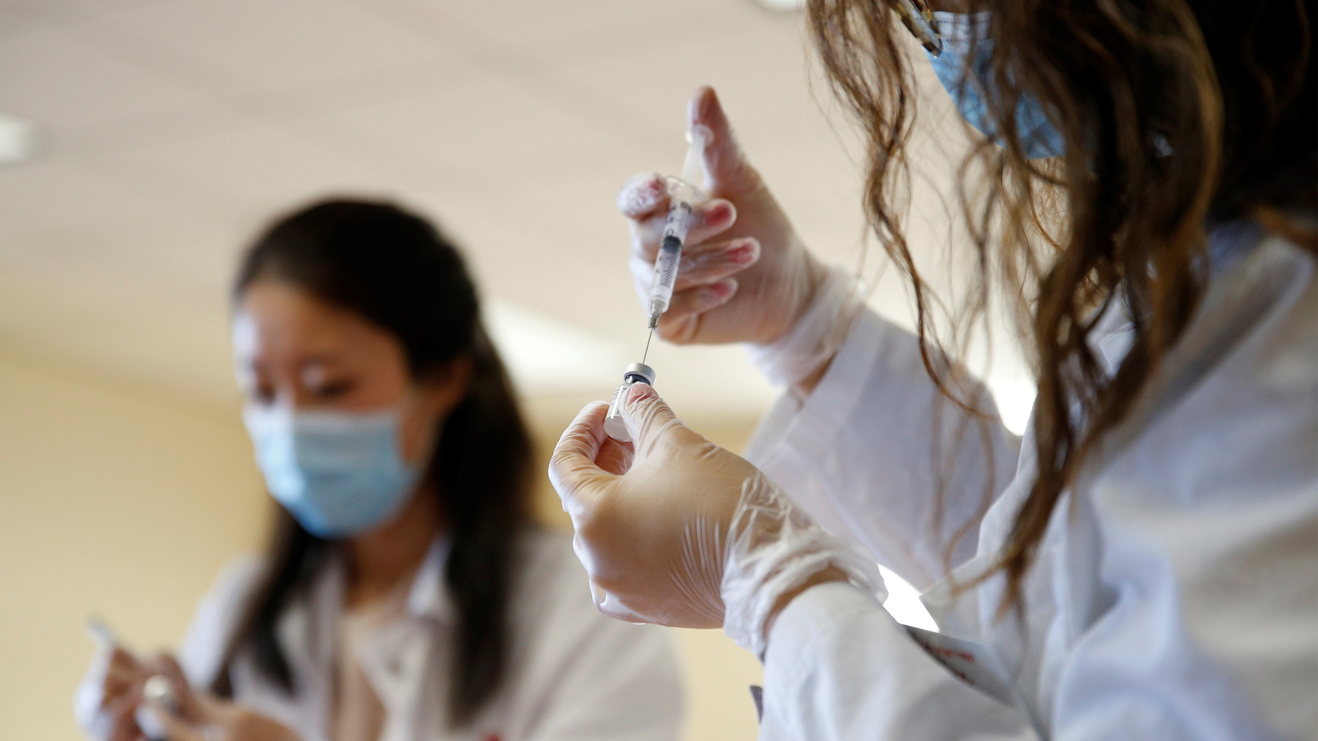 EE.UU. suma 24.3 millones de contagios de COVID-19 a un año del primer caso detectado - vacunacion-contra-covid-19-en-eeuu