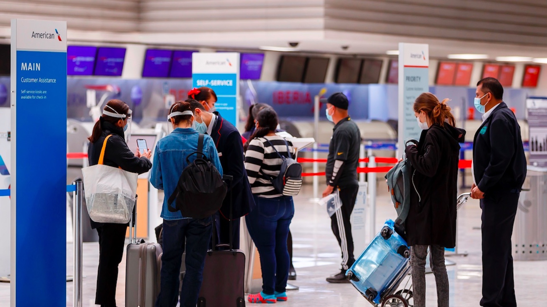 Viajeros mexicanos se enfrentan a las nuevas medidas sanitarias en vuelos internacionales - viajeros-en-mexico-aicm-aeropuerto-1