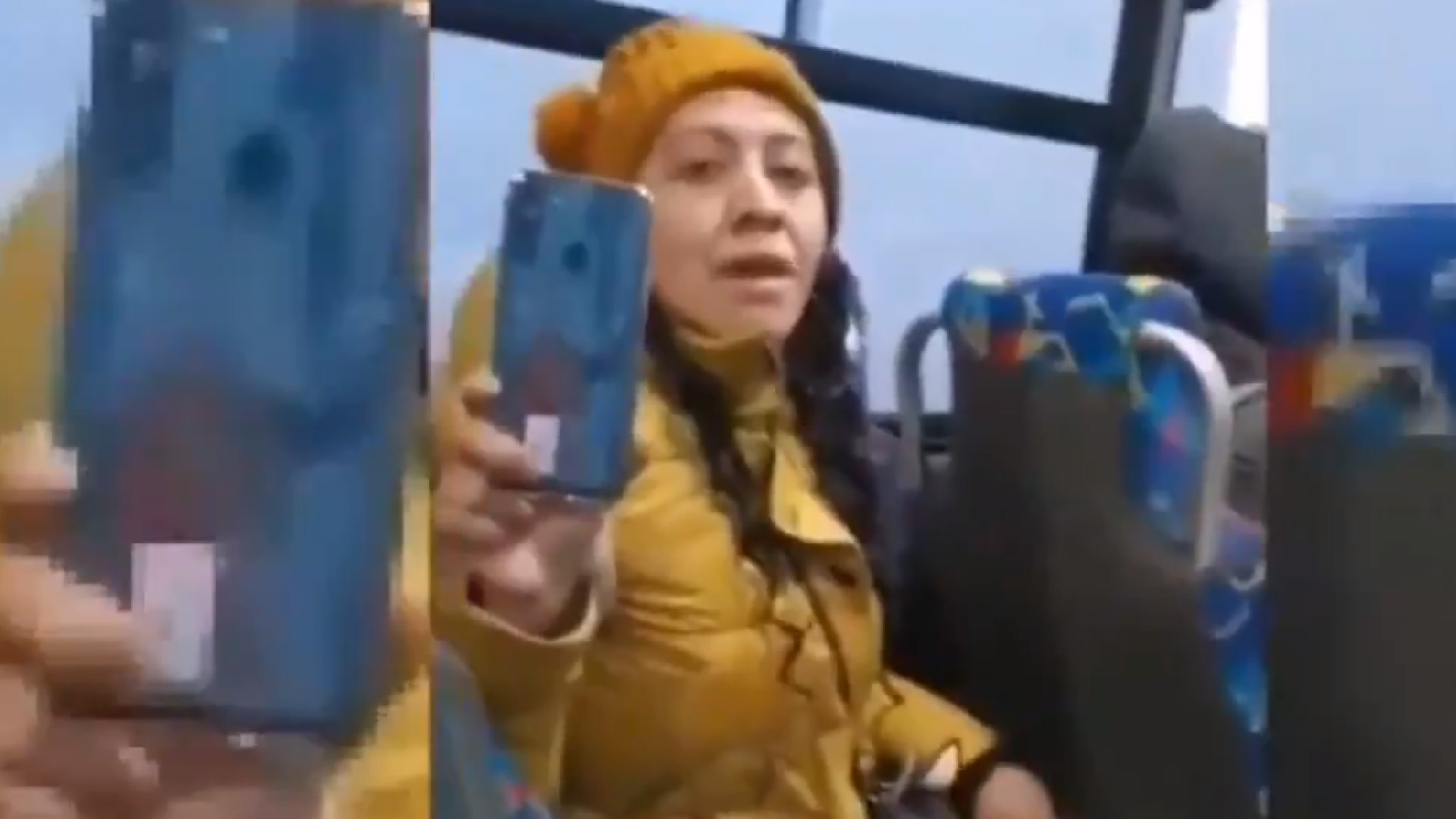 #Video Mujer agrede en transporte público a trabajadora de Salud que le reclamó por no usar cubrebocas