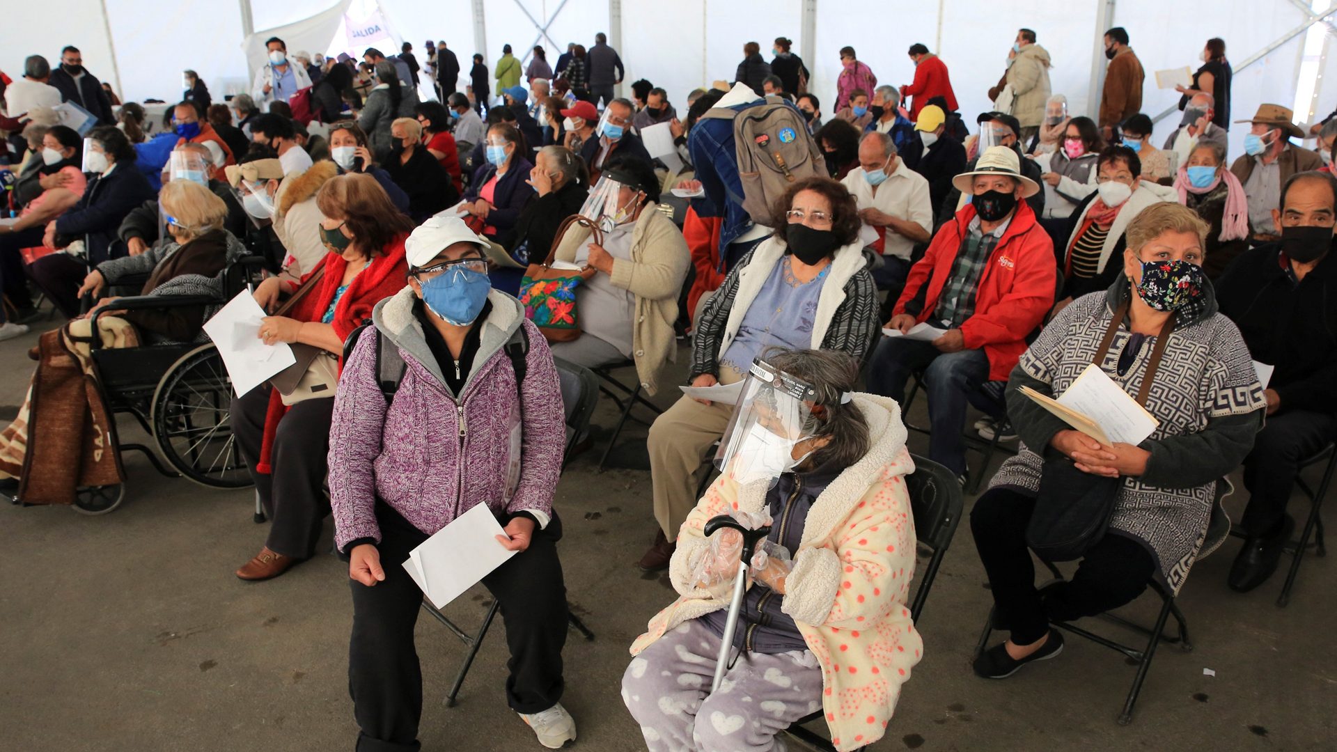 Vacunación en México avanza contrarreloj y con ansiedad entre la población