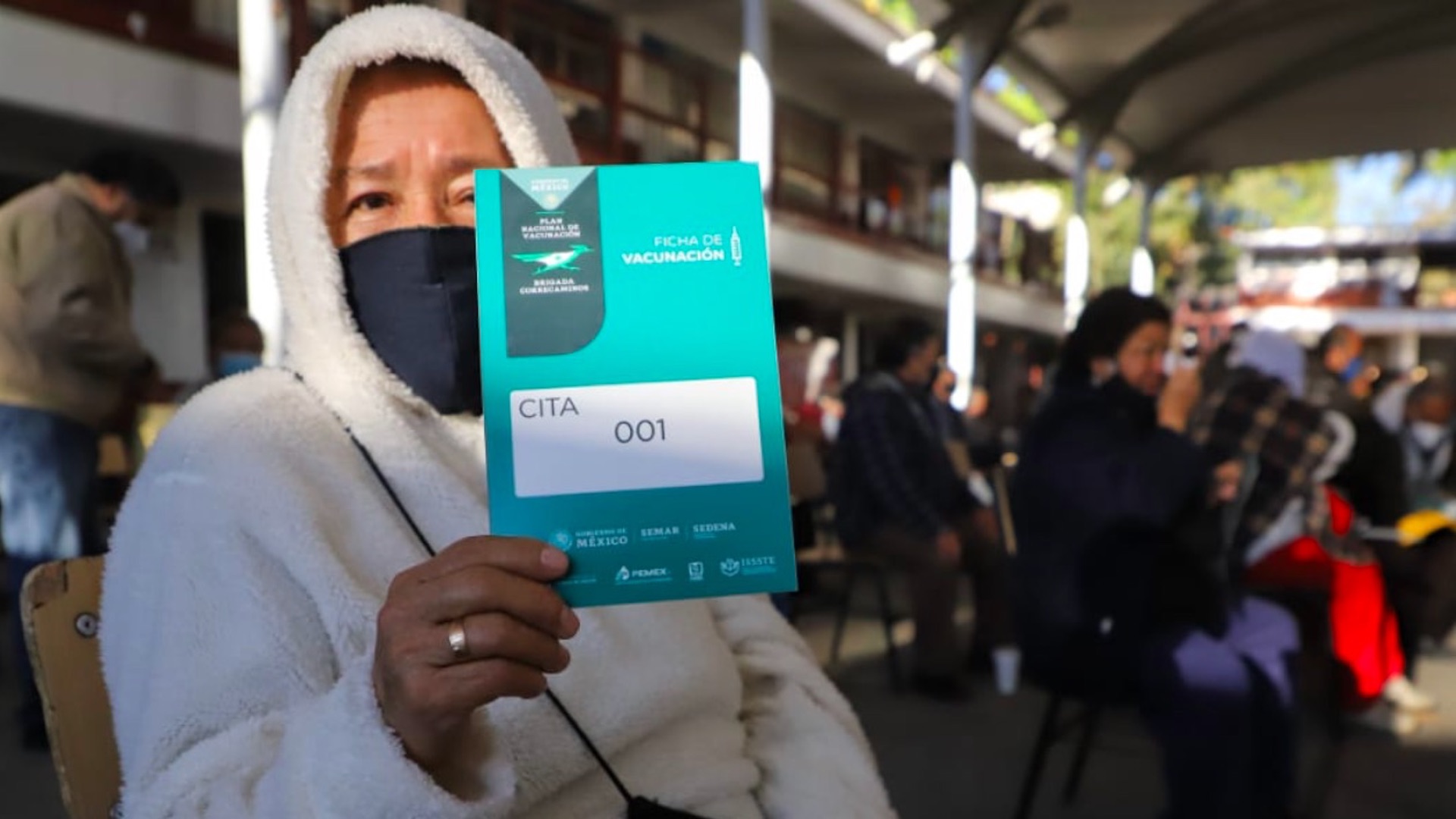 En el segundo día de vacunación a adultos mayores se aplicaron 31 mil 499 dosis en la Ciudad de México