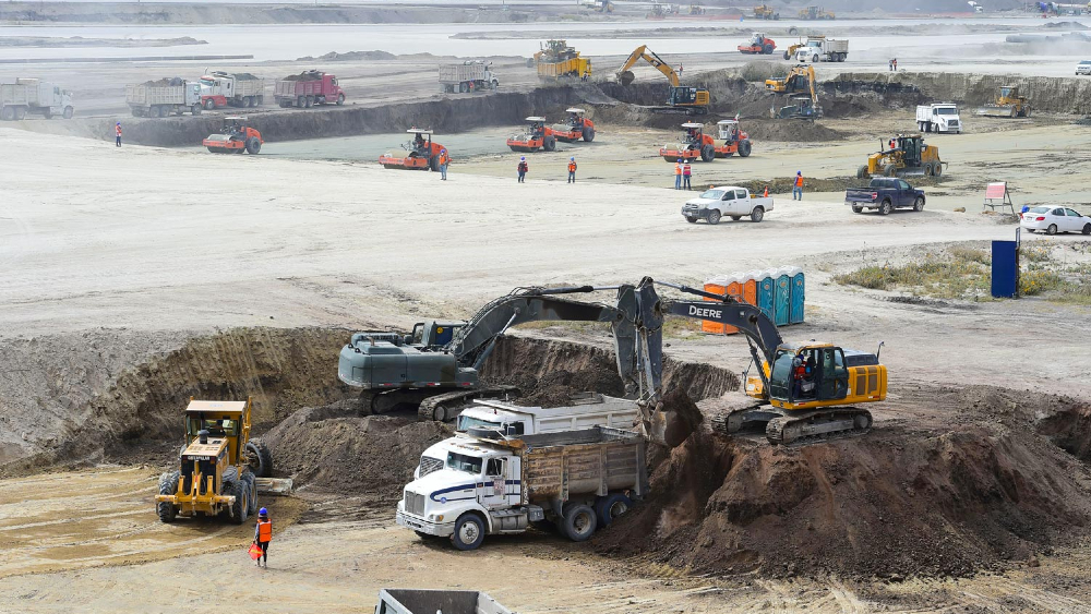 Mantiene Ejército compromiso de construir a tiempo el Aeropuerto de Santa Lucía; “el 50% del esfuerzo está concluido”: General Vallejo