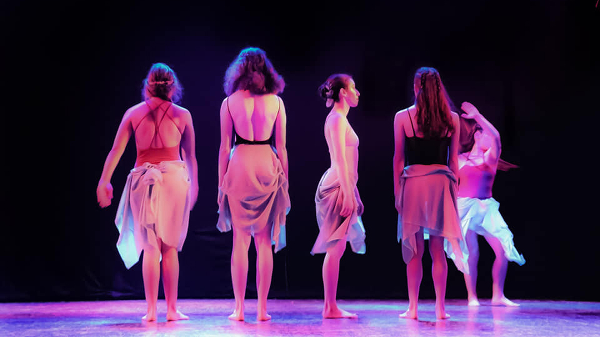 Alumnas exigen destitución de director de ADM por encubrir acoso sexual