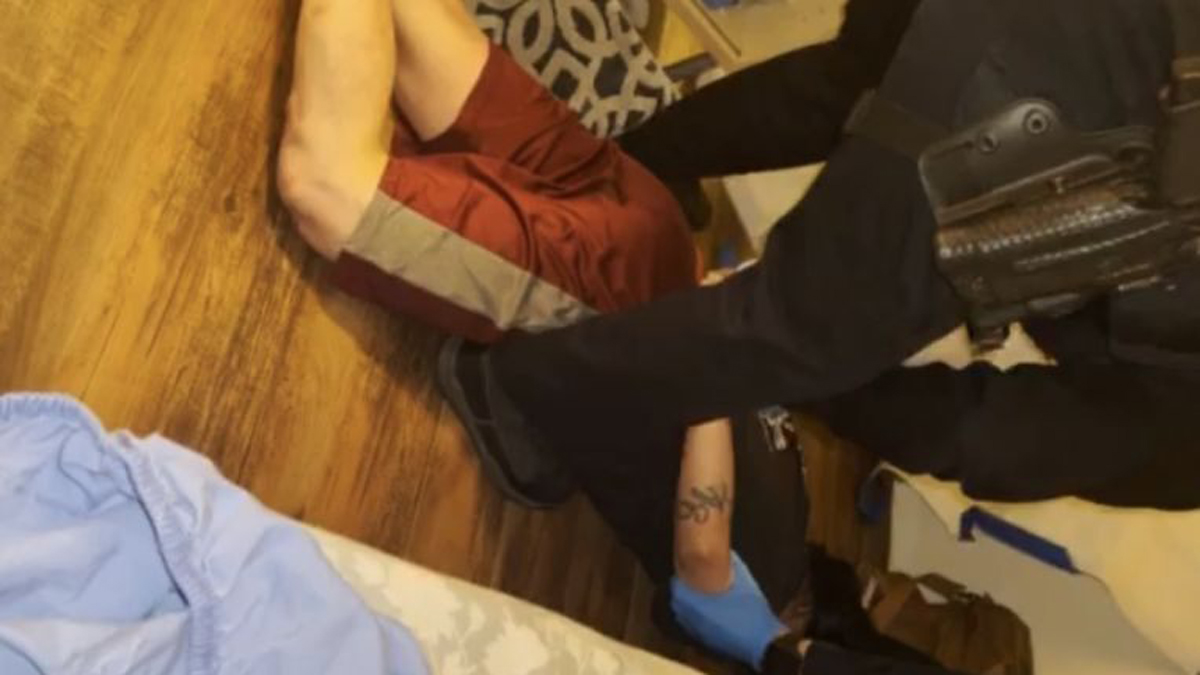 Familia de hispano que murió asfixiado como George Floyd demanda a la Policía