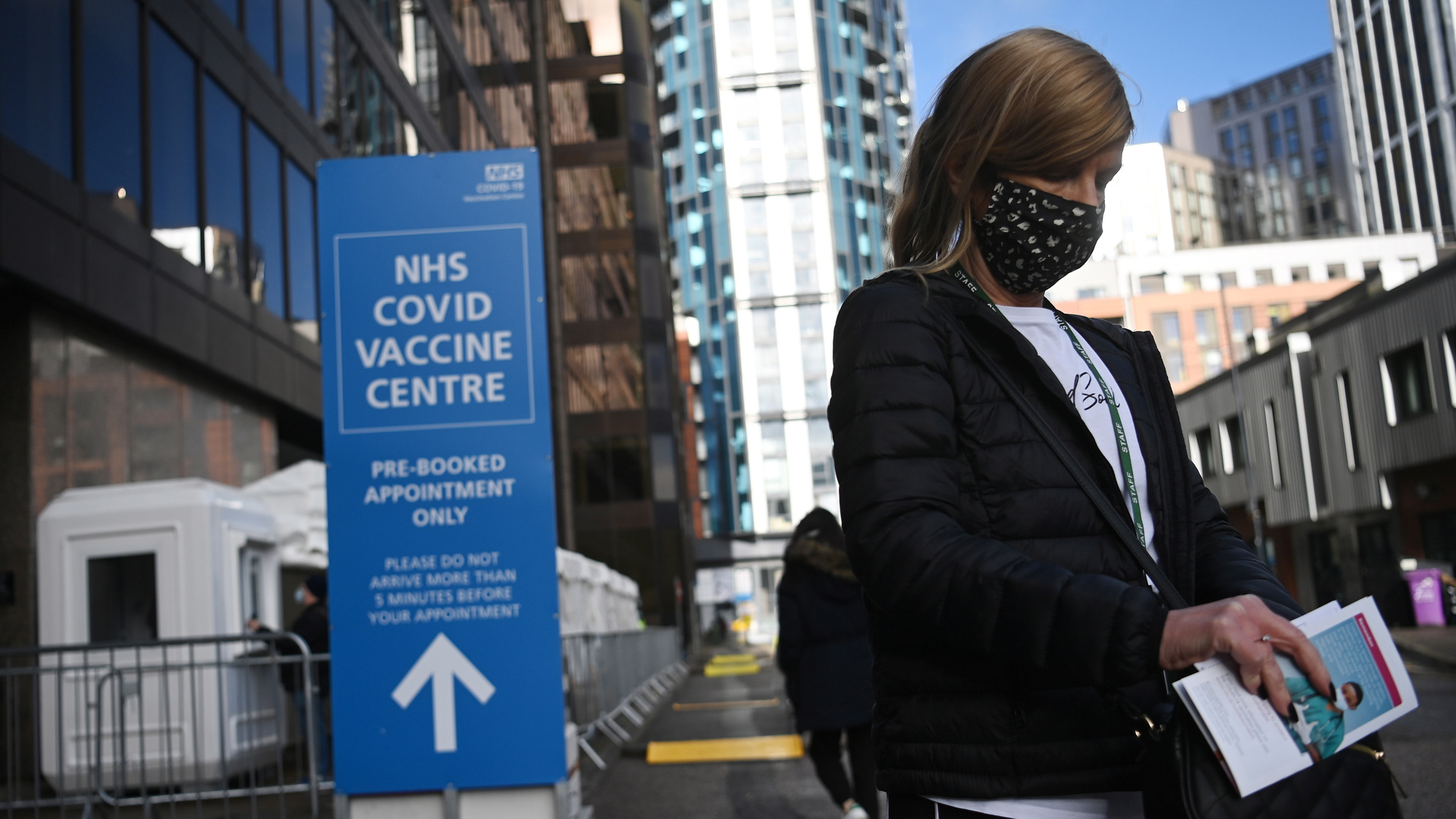 Reino Unido prevé concluir vacunación de mayores de 50 años para mayo