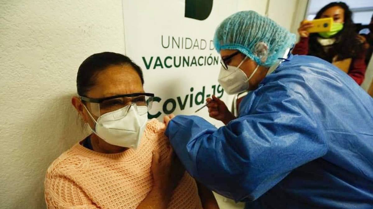 Se aplicaron 30 mil 332 vacunas contra COVID-19 a adultos mayores en la Ciudad de México Se aplicaron 30 mil 332 vacunas contra COVID-19 a adultos mayores en la Ciudad de México