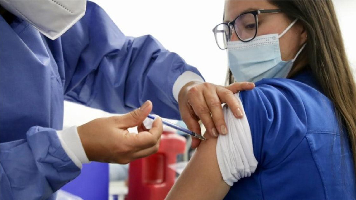 Garantizan segunda dosis de vacuna contra COVID-19 pese a cambio de residencia