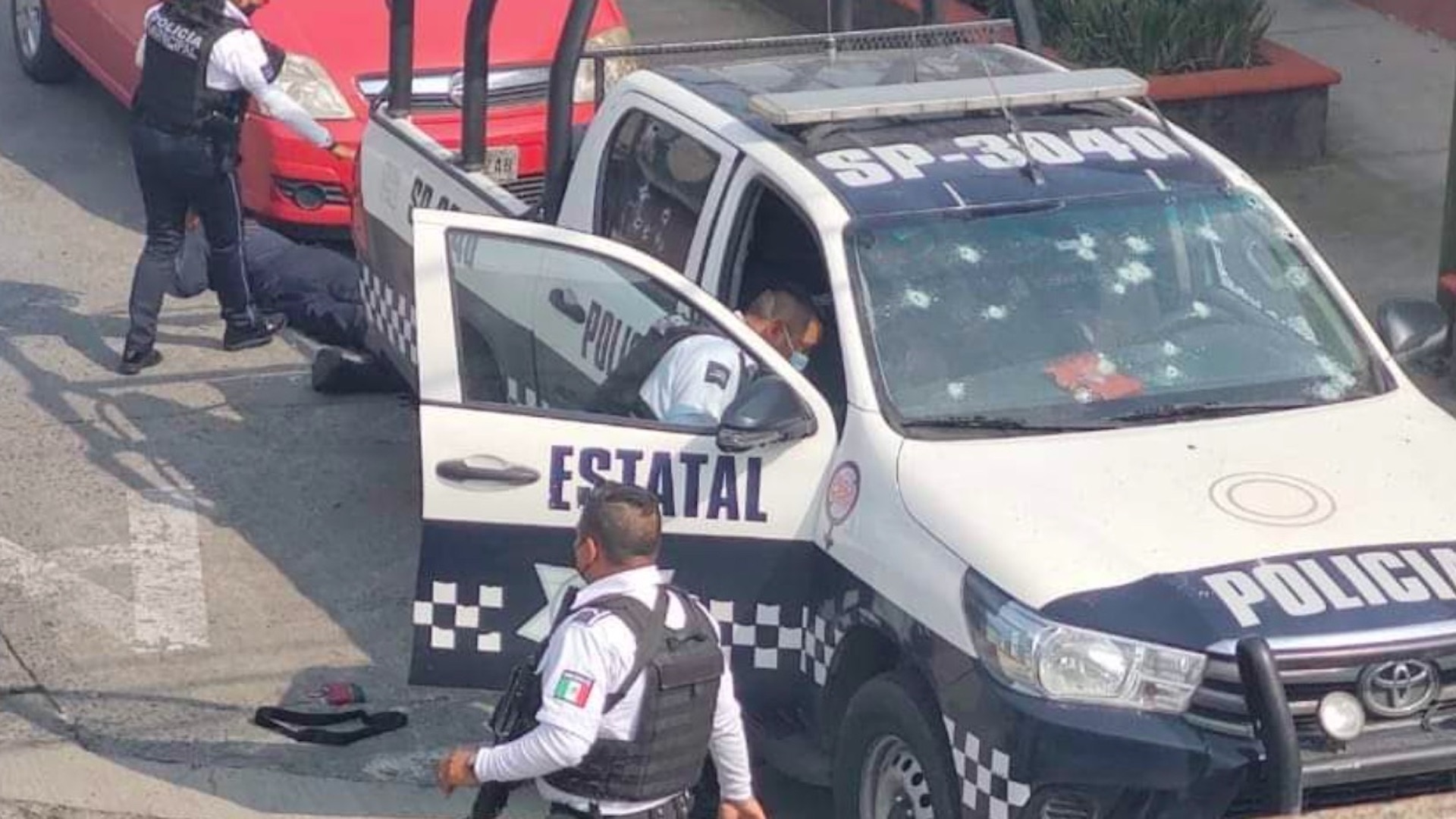 Ataque armado en inmediaciones del Semefo de Orizaba deja dos policías muertos y dos heridos
