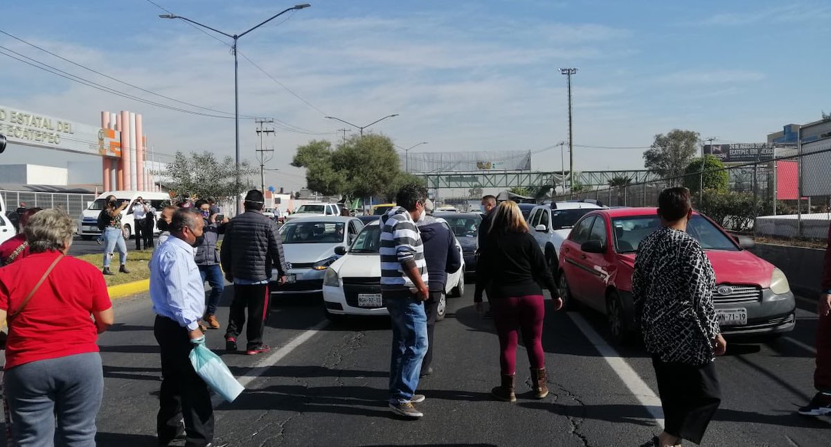 Bloqueo y conatos de violencia en Avenida Central, en Ecatepec, por falta de vacunas contra COVID-19