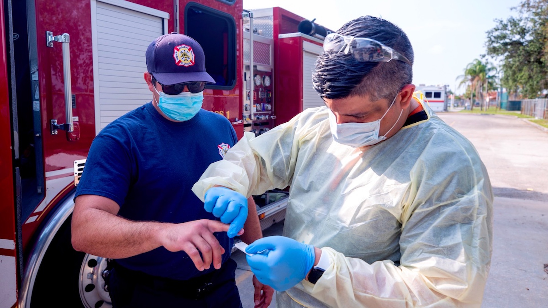 Vacuna contra COVID-19 tiene baja aceptación entre los bomberos de Estados Unidos