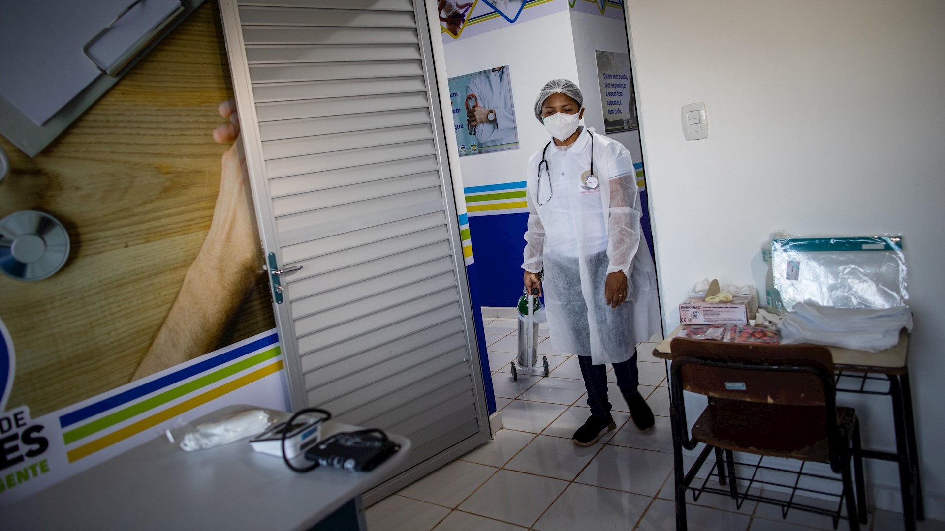 Bolsonaro minimiza crisis sanitaria por COVID-19 mientras medio Brasil está por colapsar