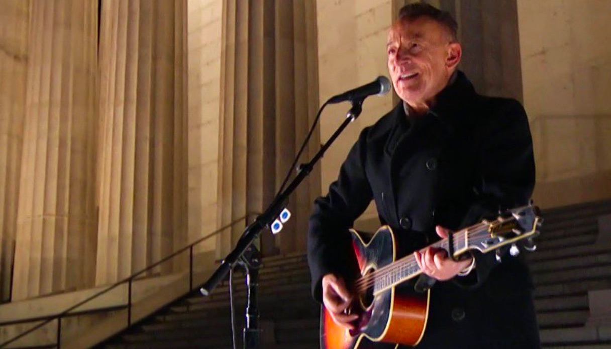 Retiran anuncio de Jeep protagonizado por Bruce Springsteen tras conocerse que fue detenido por manejar ebrio