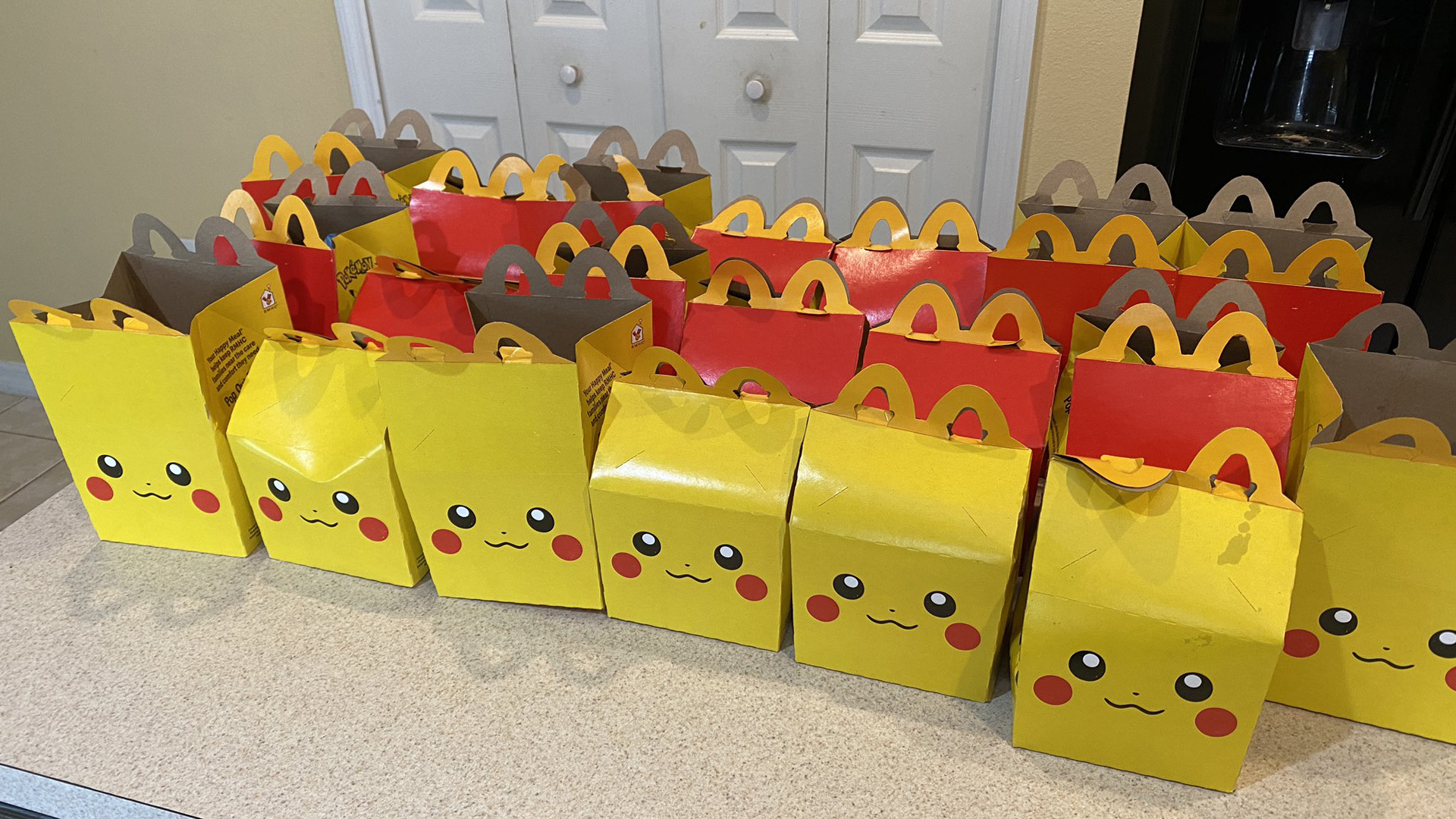 Fiebre por Pokémon dispara compra de Cajita Feliz de McDonald’s en EE.UU.