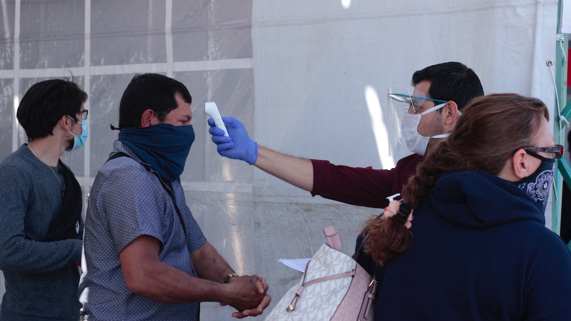 Contagios de COVID-19 van en descenso en México; próxima semana sería nivel más bajo de la pandemia