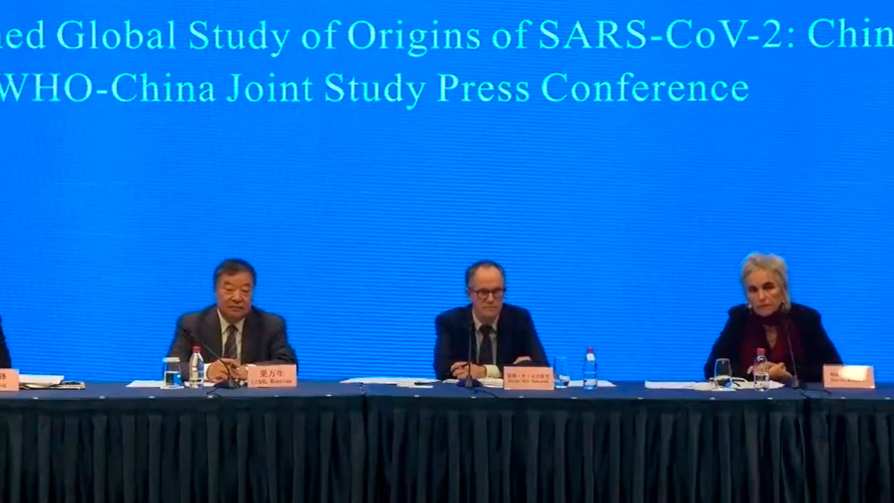 Jefe de misión de la OMS considera “extremadamente improbable” un origen del COVID-19 en laboratorio