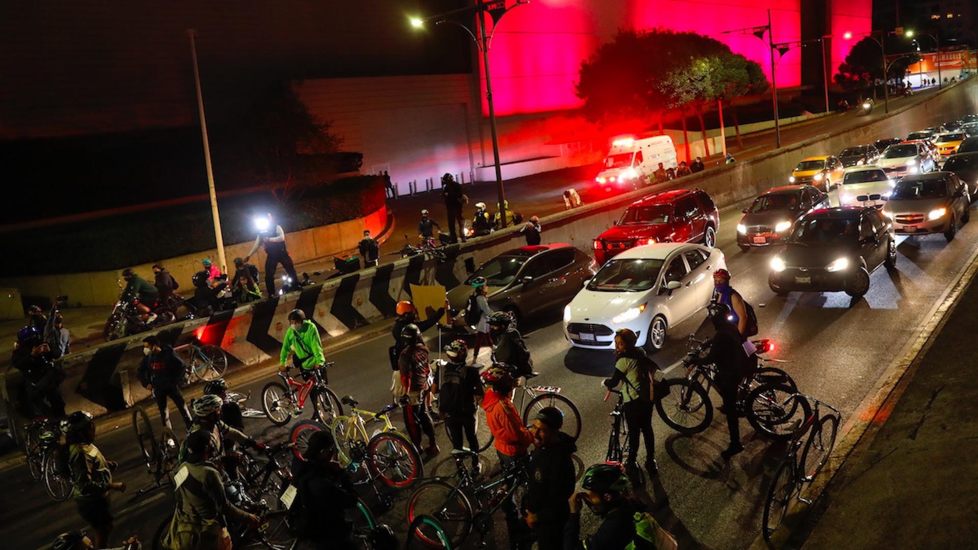 Ciclistas protestan en “Viernes de revancha” tras agresión de policías
