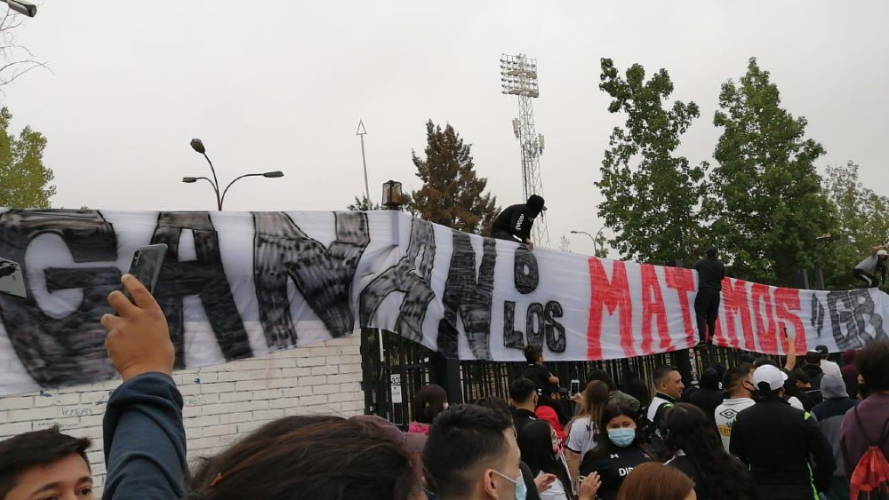 “Ganan o los matamos”: ultras de Colo Colo vierten amenazas previo a duelo en el que se jugarán la permanencia