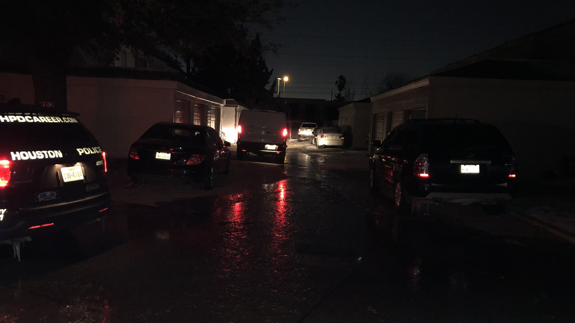 Apagón en Texas deja seis muertos; víctimas intentaban mantenerse calientes durante la noche - condominio-en-texas-donde-mujer-e-hija-murieron-por-intoxicacion-por-monoxido-de-carbono