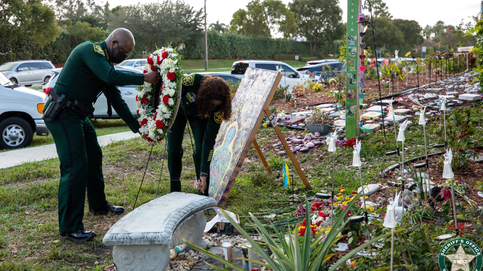 Parkland conmemora a las 17 víctimas de tiroteo en escuela secundaria