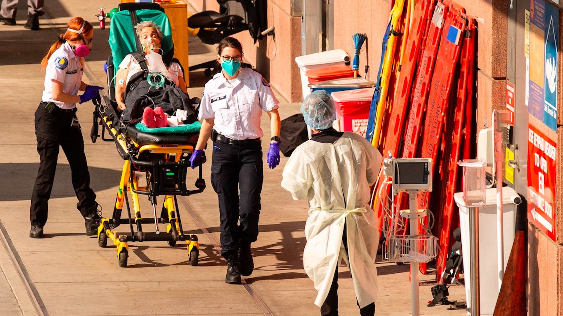 Estados Unidos alcanza 455 mil 555 muertos por COVID-19 y más de 26 millones de casos