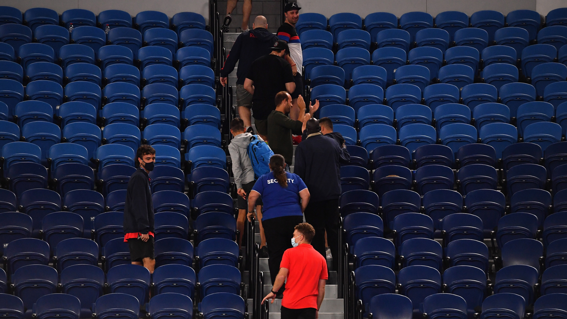 Desalojan estadio a mitad de partido de Djokovic en Australia por confinamiento - desalojo-de-estadio-durante-abierto-de-tenis-por-confinamiento-en-victoria-australia