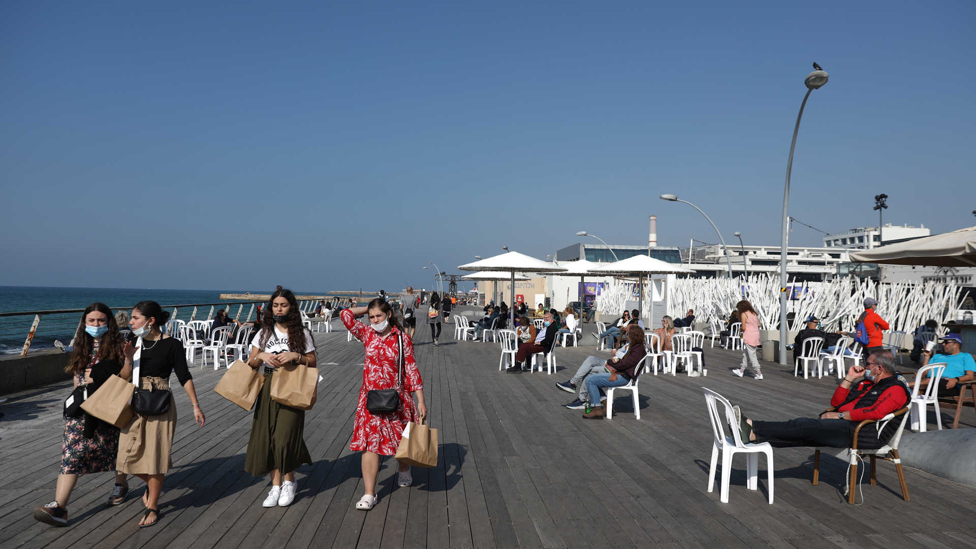 Israel comienza un inseguro desconfinamiento con la esperanza en la vacunación - desconfinamiento-en-israel-pese-a-altos-contagios-de-covid-19