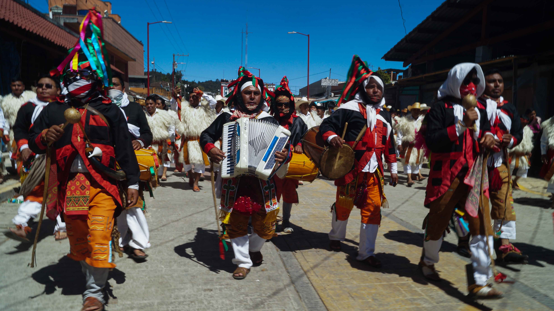 Pueblos indígenas celebran ancestral carnaval en Chiapas pese a pandemia