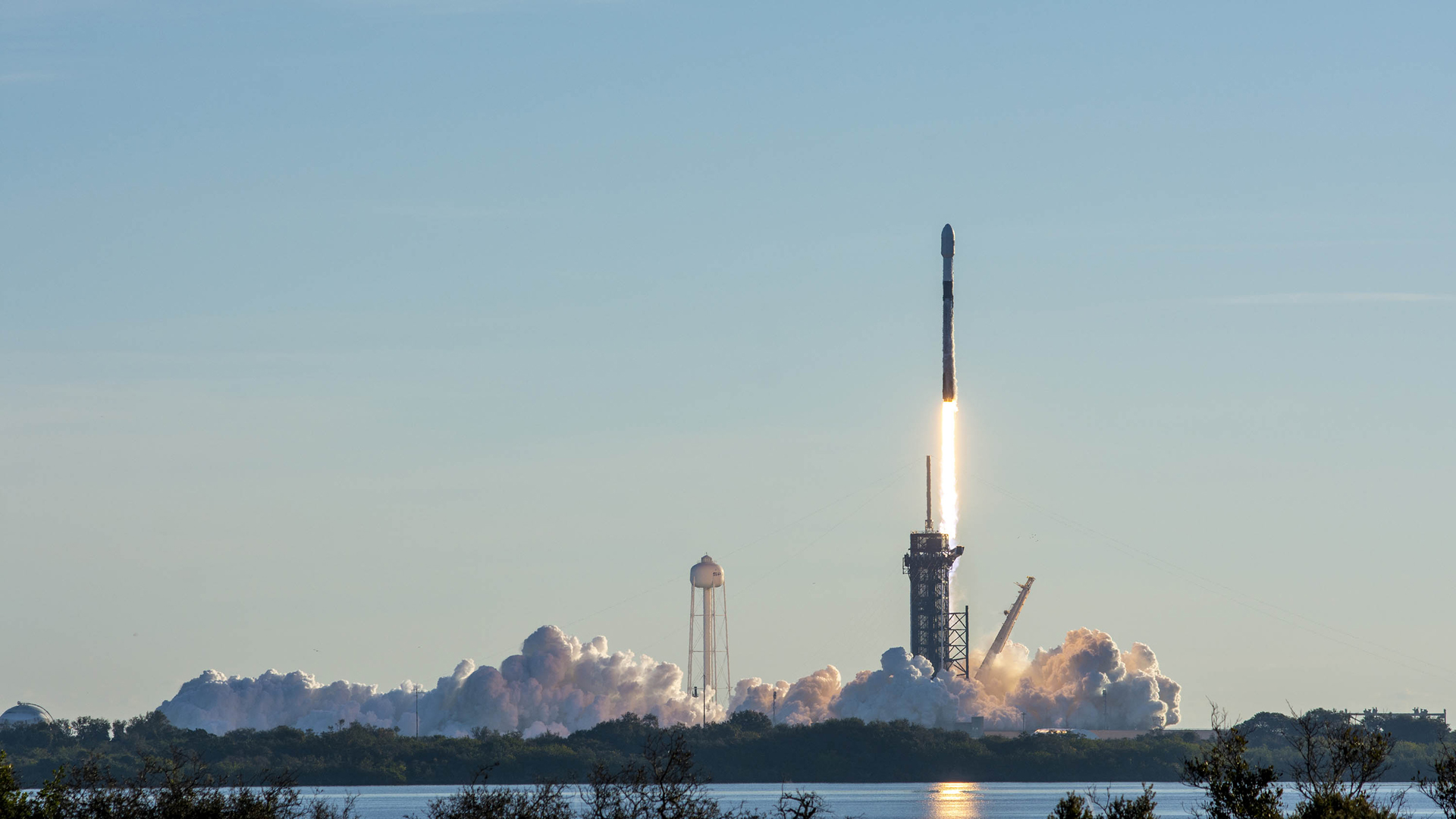 SpaceX alista lanzamiento de otros 60 satélites Starlink tras mal clima - despegue-de-cohete-falcon-9-para-misio-starlink
