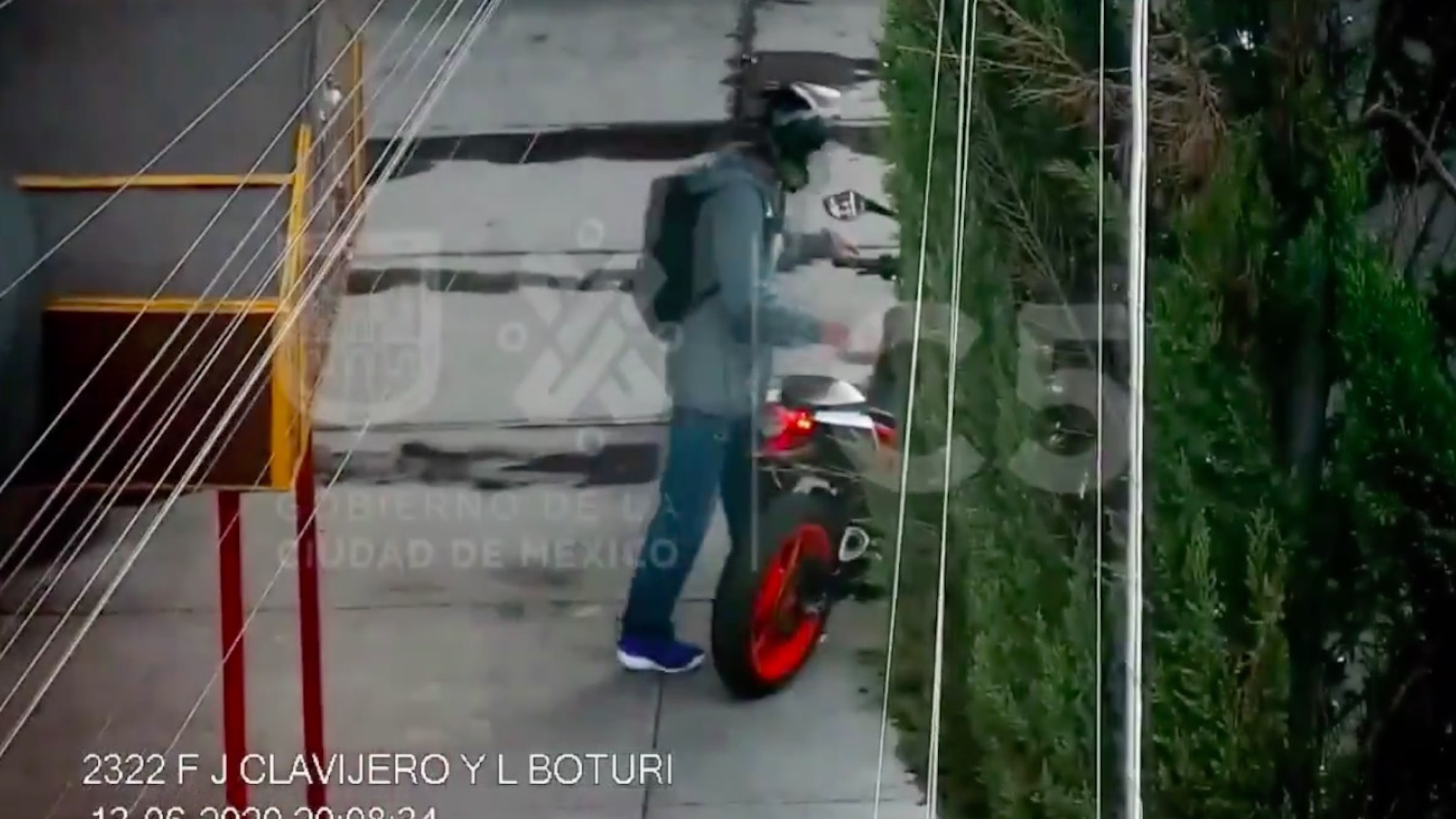 #Video Detienen a sujeto que asaltó a pareja en la Cuauhtémoc