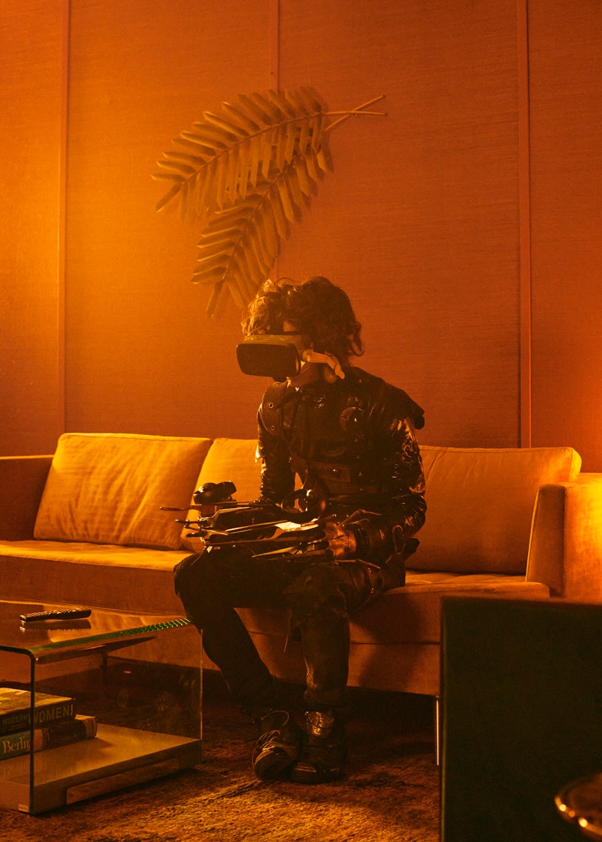 #Video Timothée Chalamet se convierte en hijo del 'Joven manos de tijeras' para el Super Bowl LV - edgar-scissorhands