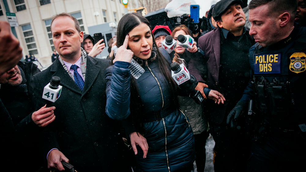 Emma Coronel pasa encerrada 22 horas al día, denuncia abogada - emma-coronel