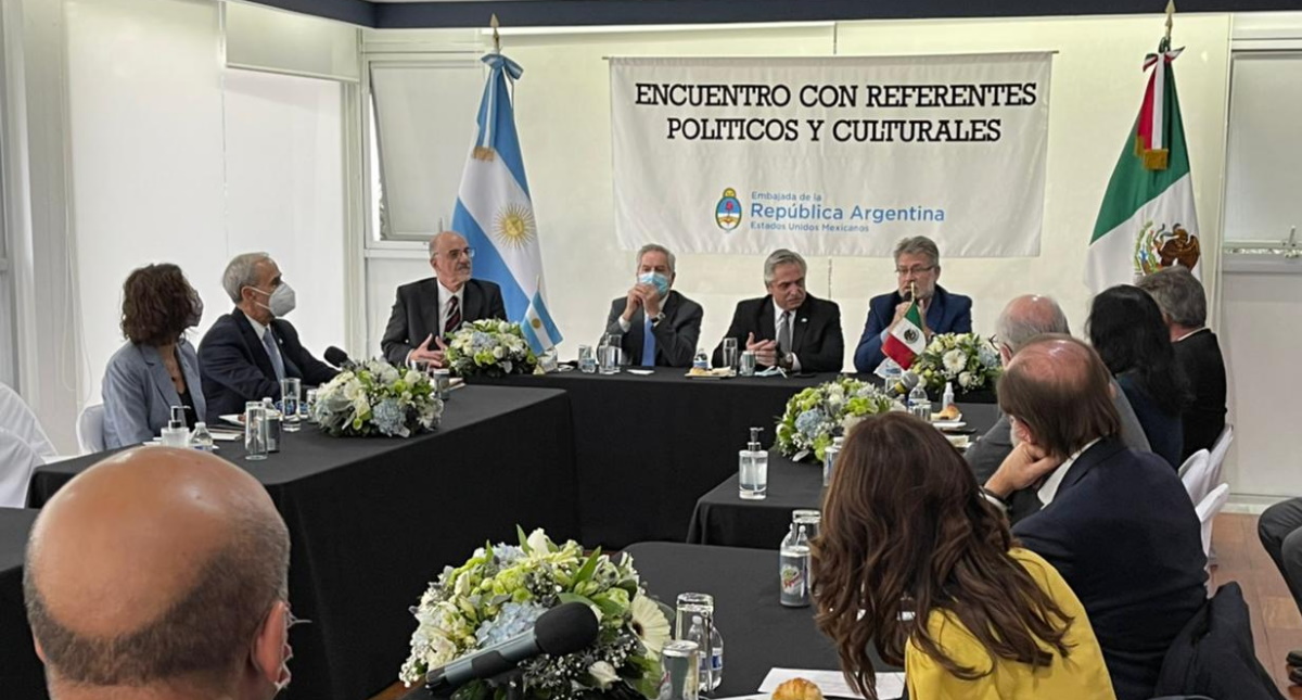 Políticos e intelectuales sostienen diálogo con el presidente Alberto Fernández