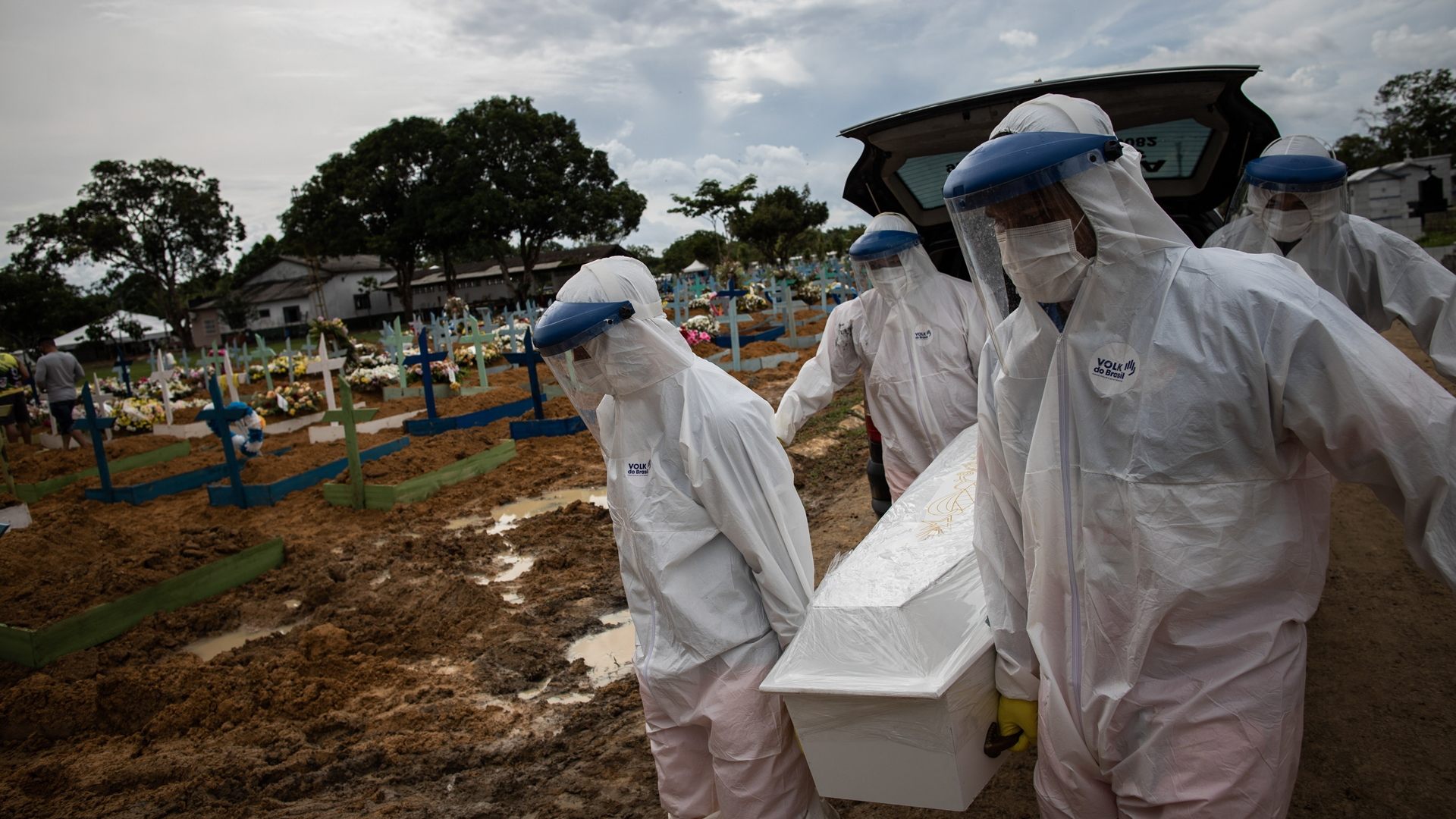Brasil suma más de 51 mil casos y mil 350 muertes por COVID-19 en 24 horas
